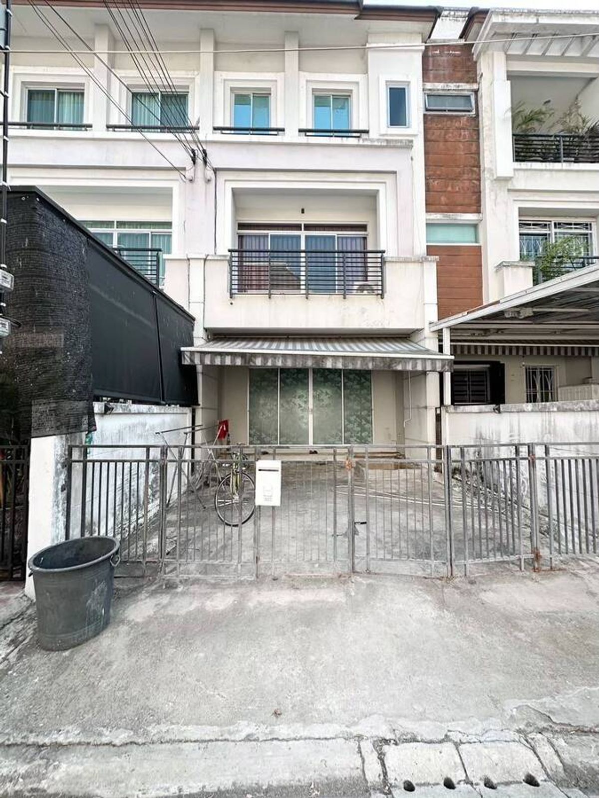 บ้านกลางเมือง เออร์บาเนี่ยน พระราม9 - วงแหวน (Baan Klang Muang Urbanion Rama9 - Wongwaen) ถนนกรุงเทพกรีฑา แขวงทับช้าง เขตสะพานสูง กรุงเทพมหานคร(ราคาถูก! 3,490,000 บาท)