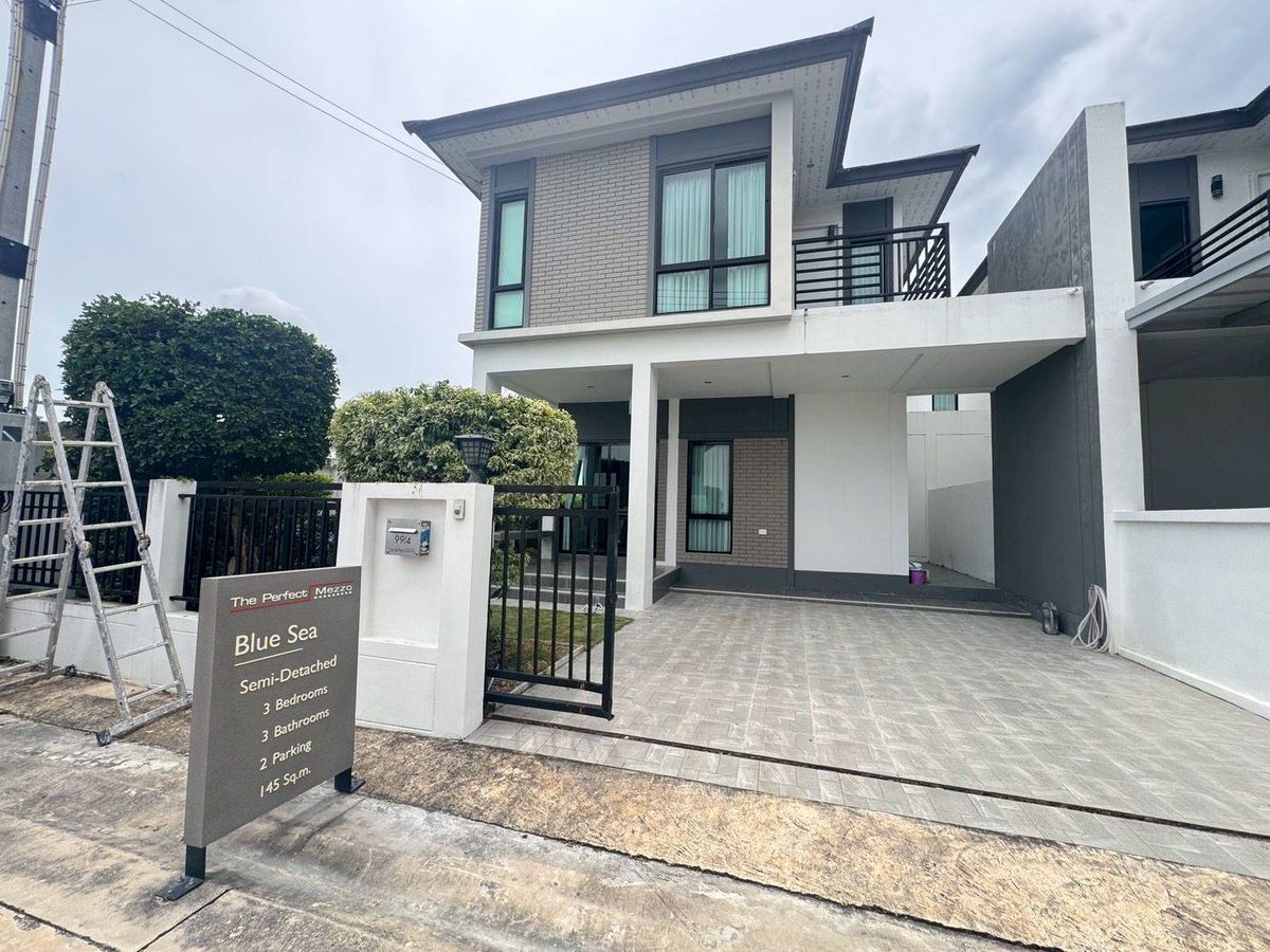 Twin house for sale. Good atmosphere. The Perfect Mezzo The Perfect Messo Twin house for sale. Good atmosphere. The Perfect Mezzo The Perfect Messo