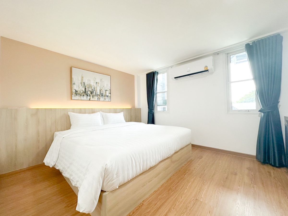 Line ID: @zimple_asset New Cozy Daily Room Stay ✨ Modern, clean, and safe rooms in a convenient location. Next to Yanhee Hospital, only 180 m from MRT Bang Or