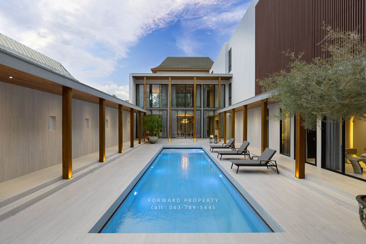 139 MB Ultra Luxury Modern 3-storey house in Bangkok, located on Pradit Manutham Road, near Ekkamai–Ramintra Expressway.