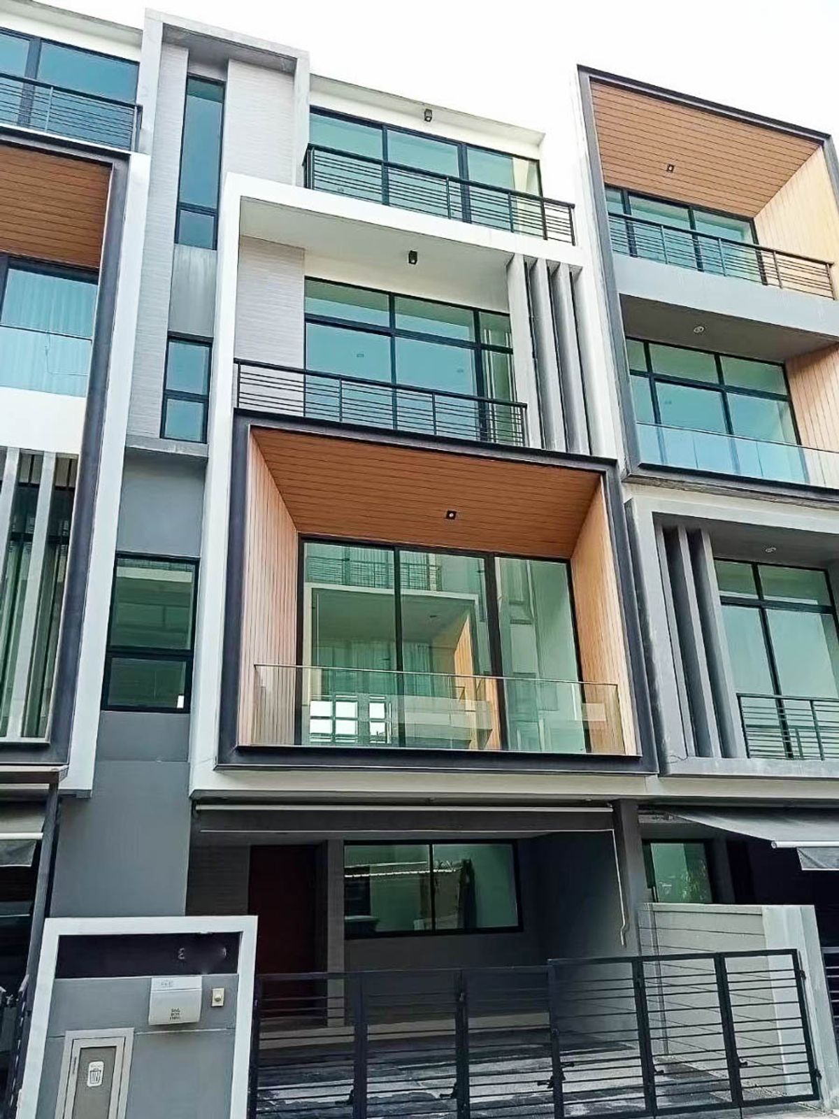 TownHome for Sale Nirvana Define Rama 9, 3 bedroom 21 sqw 235 sqm Near Ramkhamhaeng, Pattanakarn, Huamak, The Nine : SL25S-019 TownHome for Sale Nirvana Define Rama 9, 3 bedroom 21 sqw 235 sqm Near Ramkhamhaeng, Pattanakarn, Huamak, The Nine : SL25S-019