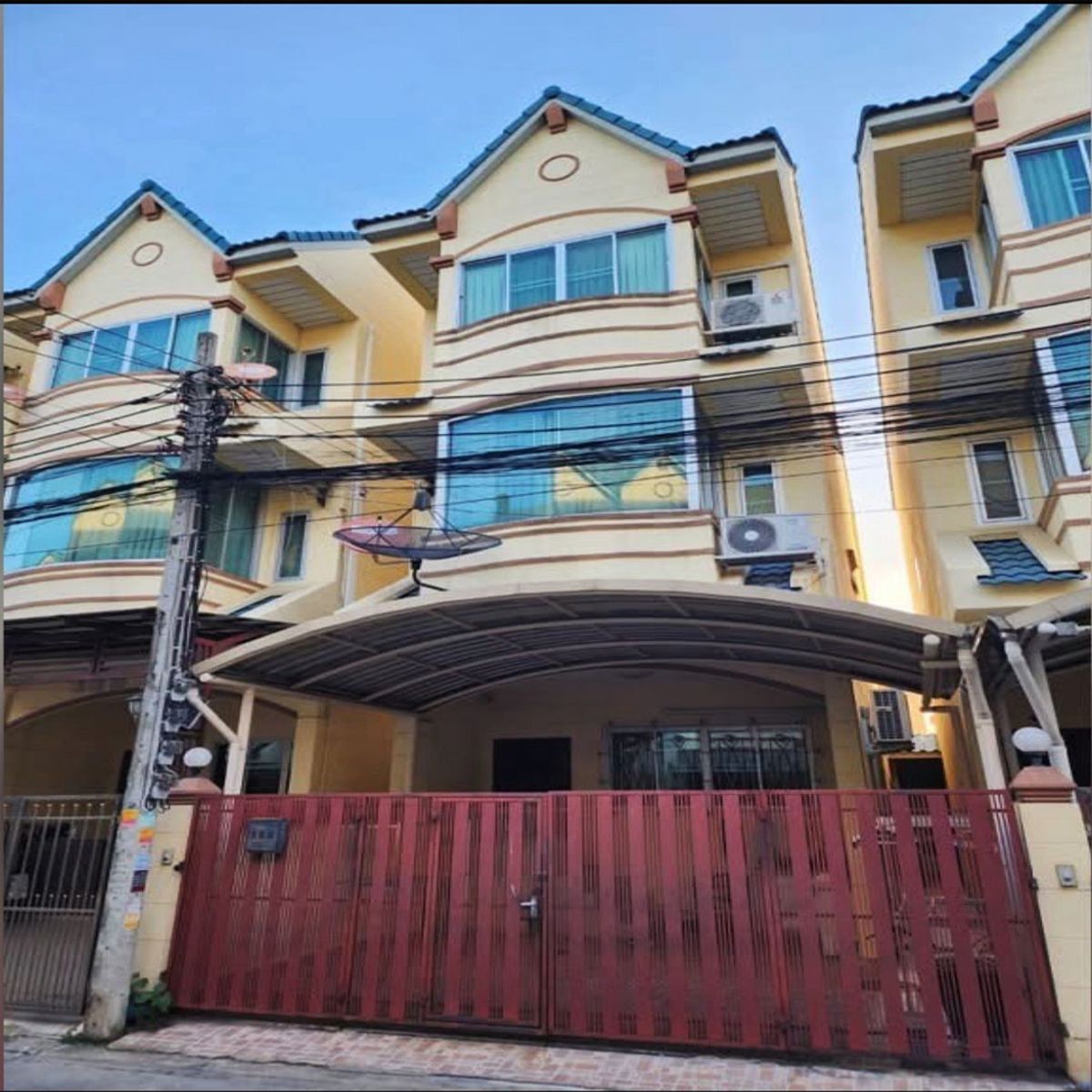 ขายถูกสุดในตอนนี้ทาวน์โฮม 3 ชั้น เนื้อที่ 35 ตร.ว โครงการบ้านสุทธิสาร ซอย อินทามระ 17  สวยสภาพดีพร้อมอยู่ – รูปที่ 2