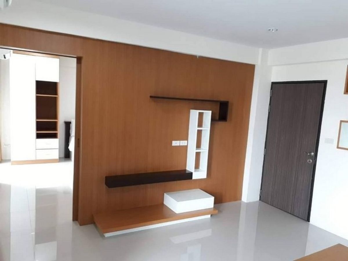 Green Point Condo Nong Chok, 2nd floor (room is a corner room and has 2 adjacent rooms, total 42.11 sq.m. with air+furniture, selling price 1,500,000 baht Green Point Condo Nong Chok, 2nd floor (room is a corner room and has 2 adjacent rooms, total 42.11 sq.m. with air+furniture, selling price 1,500,000 baht