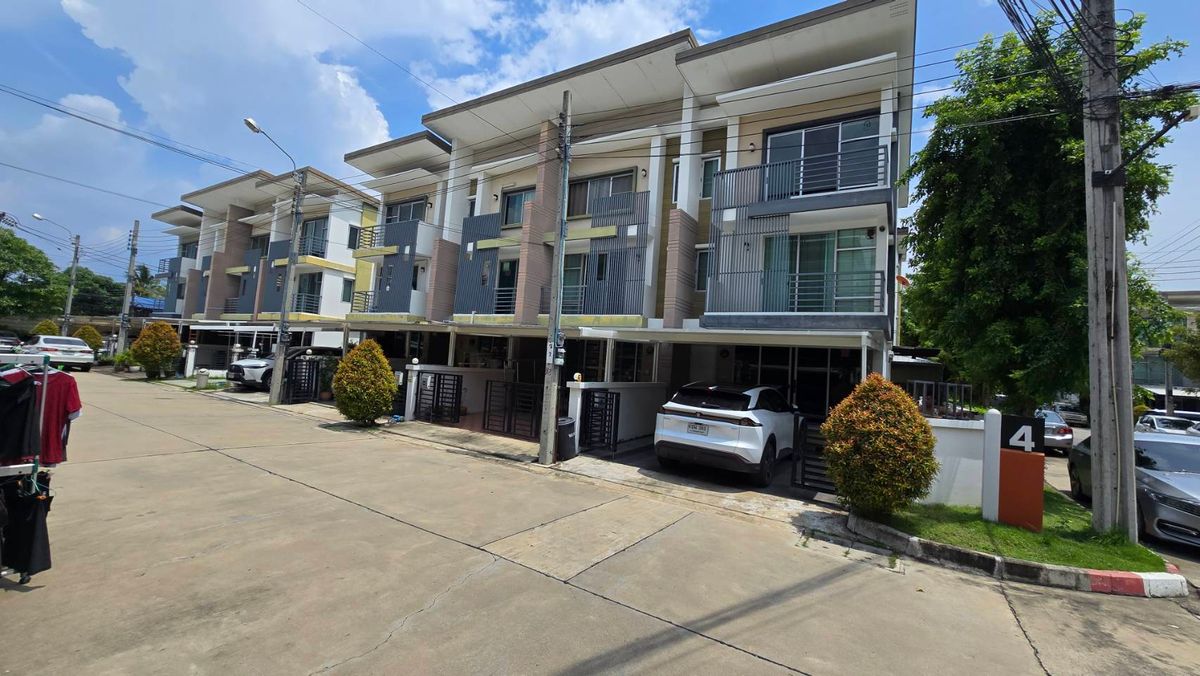 3 -story townhouse, Town, Avenue, Phutthabucha, Soi 9, Quality Project from Sansiri, an area of ​​20 sq.w., ready – รูปที่ 3