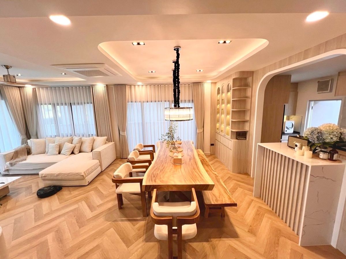 🌟For rent: detached house in Centro Bangna. Two-storeys detached house features 4 bedrooms | 5 bathrooms. Fully furnished and beautifully decorated.💥Rental Fee: 150,000 THB/month. 🌟For rent: detached house in Centro Bangna. Two-storeys detached house features 4 bedrooms | 5 bathrooms. Fully furnished and beautifully decorated.💥Rental Fee: 150,000 THB/month.