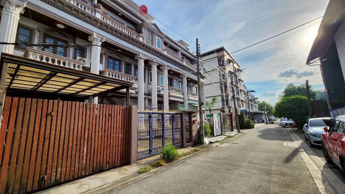 Urgent sale, 3 -story townhouse (back corner), Soi Phahonyothin 44 /1 4 Bedrooms, 3 bathrooms, area 23 square wah – รูปที่ 3