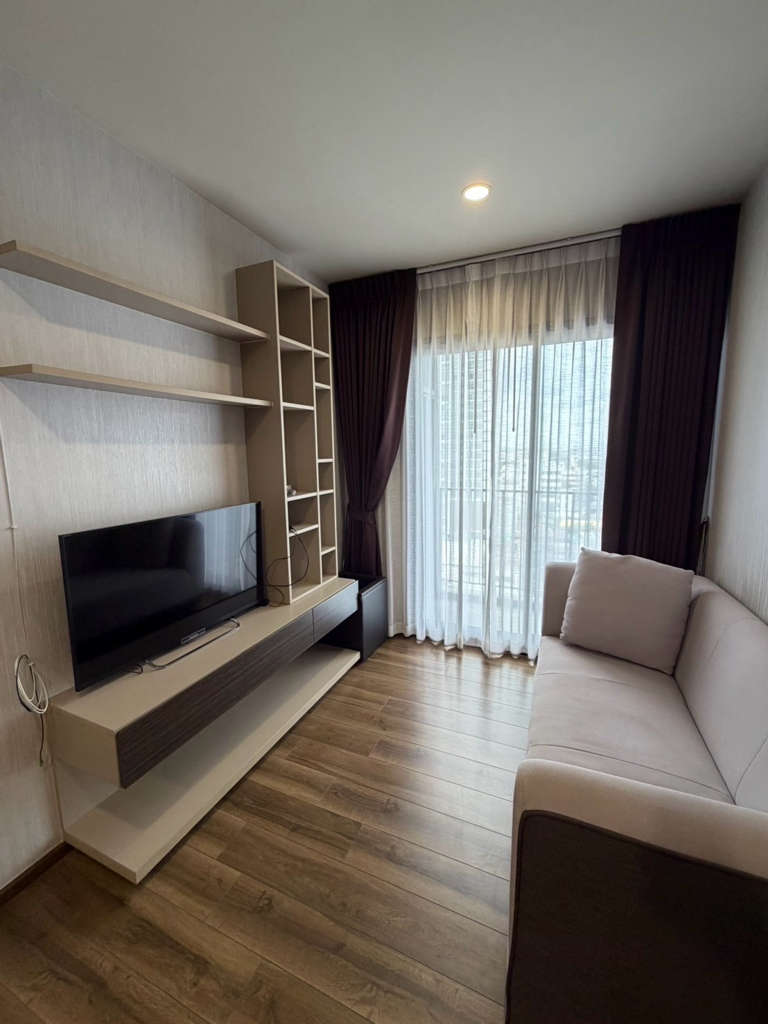 For RENT Simplex 40 SQM 19,000 2 unit   1 oct , 1 novem (available)