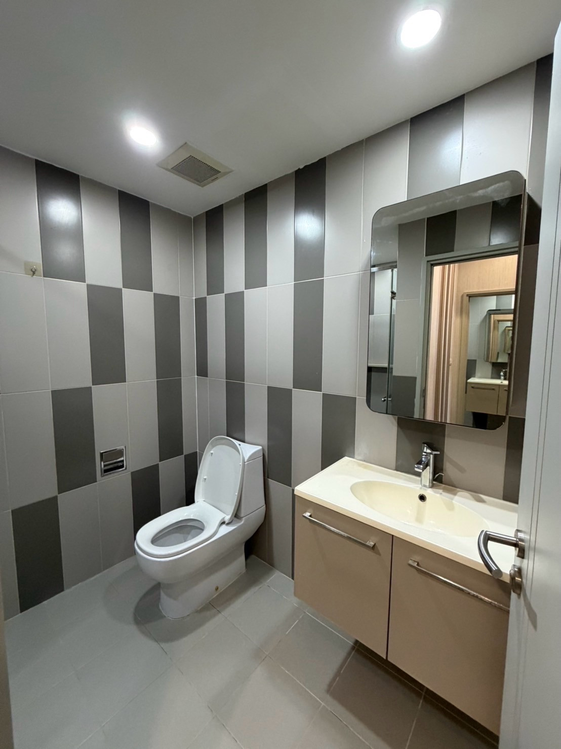For RENT Simplex 40 SQM 19,000 2 unit   1 oct , 1 novem (available) – รูปที่ 4