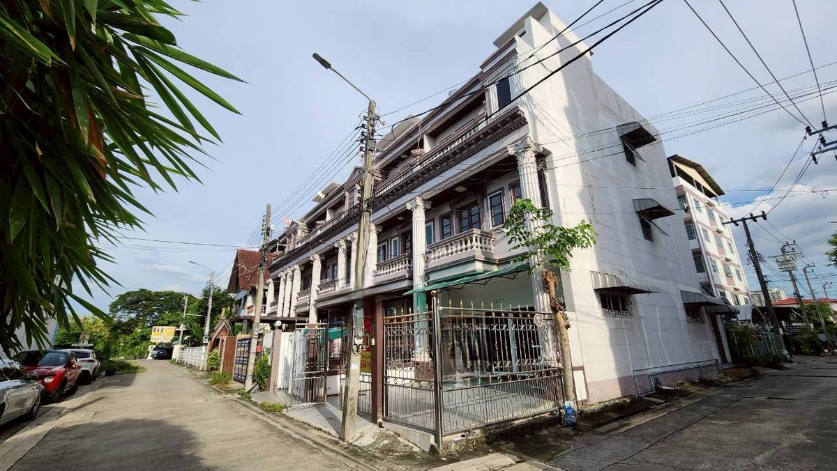 Urgent sale, 3 -story townhouse (back corner), Soi Phahonyothin 44 /1 4 Bedrooms, 3 bathrooms, area 23 square wah – รูปที่ 2