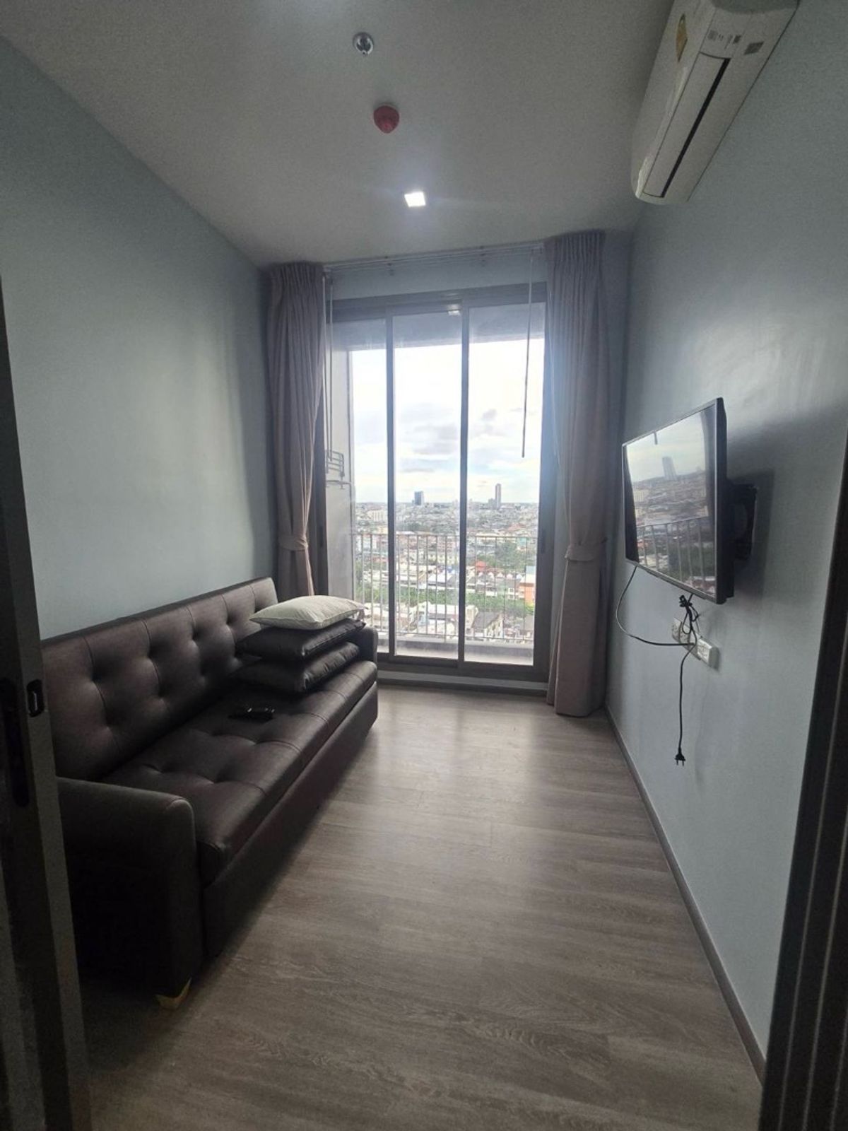 For Rent Rhythm Charoenkrung Pavillion 44SQ.M.32,000 Call/Line: 0954597992 For Rent Rhythm Charoenkrung Pavillion 44SQ.M.32,000 Call/Line: 0954597992
