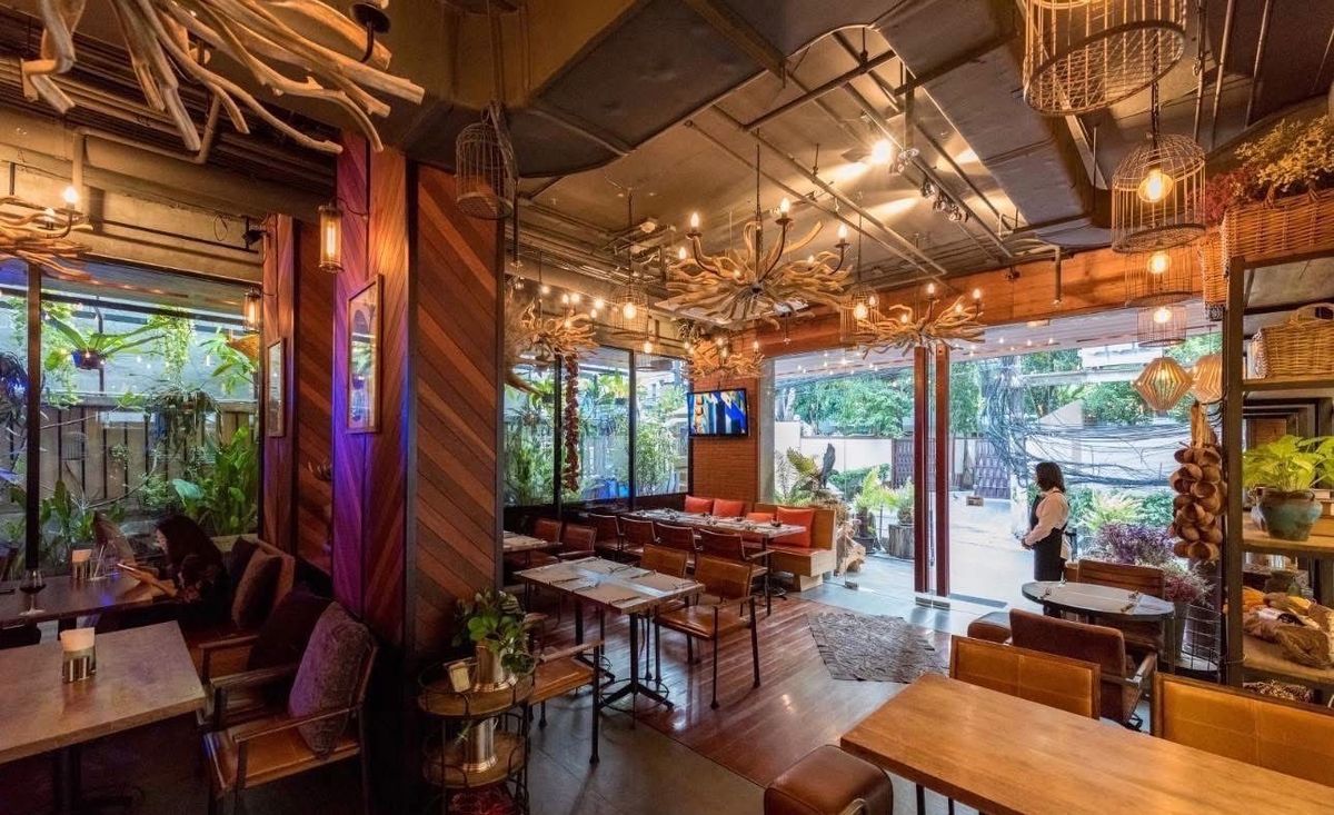 📌 ปล่อยเช่า ร้านอาหารพร้อมตกแต่ง ในทองหล่อ Indoor - Out Door ขนาดพื้นที่ 355 ตรม 📌 Rental : Resturant with Stunning Decoration in Thonglor , 355 sqm 🔥🔥Rental Price : 250,0000 THB / Month 🔥🔥 𝗪𝗲 𝗮𝗿𝗲 𝗝𝘂𝘇𝗺𝗮