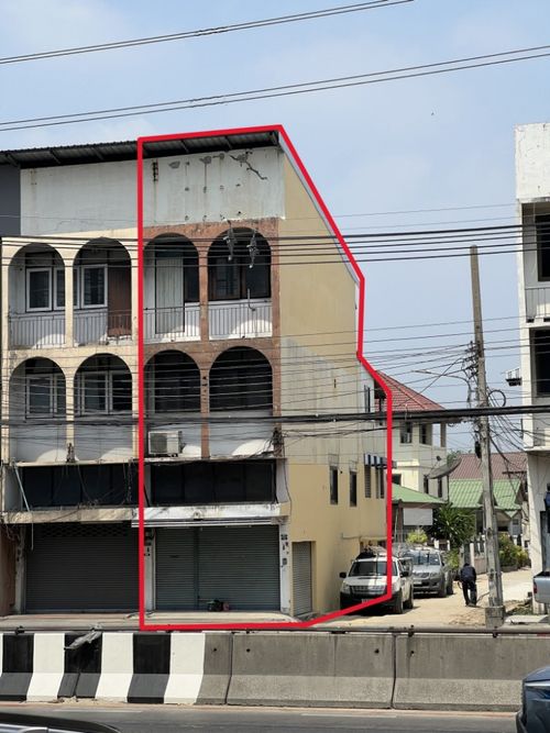 Selling a commercial building 20 sq.w. corner room on Ngamwongwan Road, Soi 7