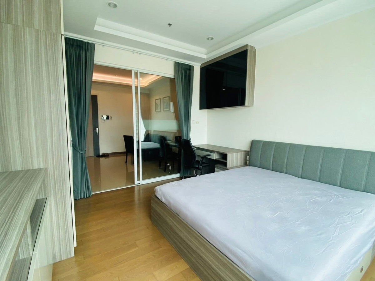 ★ Supalai Elite Phayathai ★ 44 sq m.,23th floor (1 bedroom, 1 bathroom), ★ near BTS Phayathai ★ near Central World, King Power Complex ★ Many amenities ★ Complete electrical appliances