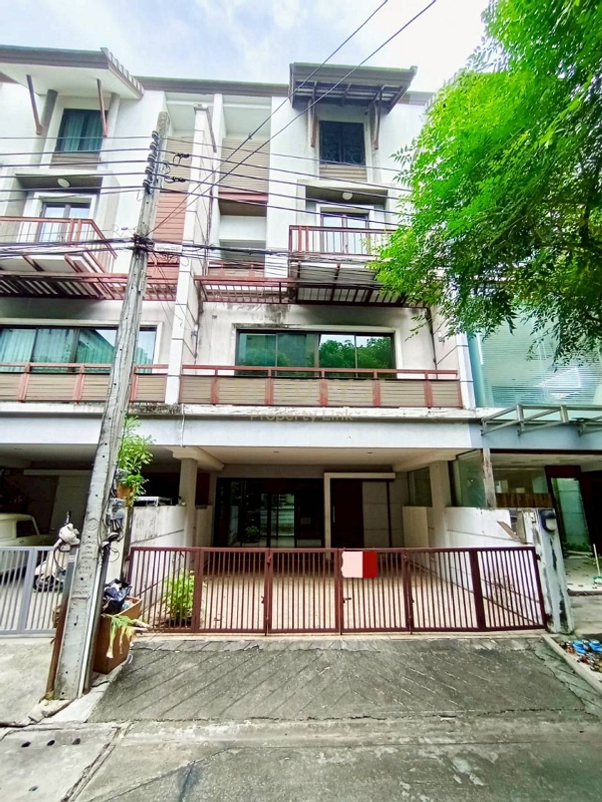 4-storey Townhome with over 250 sq.m. usable area Prime location on Sutthisan Winitchai Road, Huai Khwang No.50-TH-68021