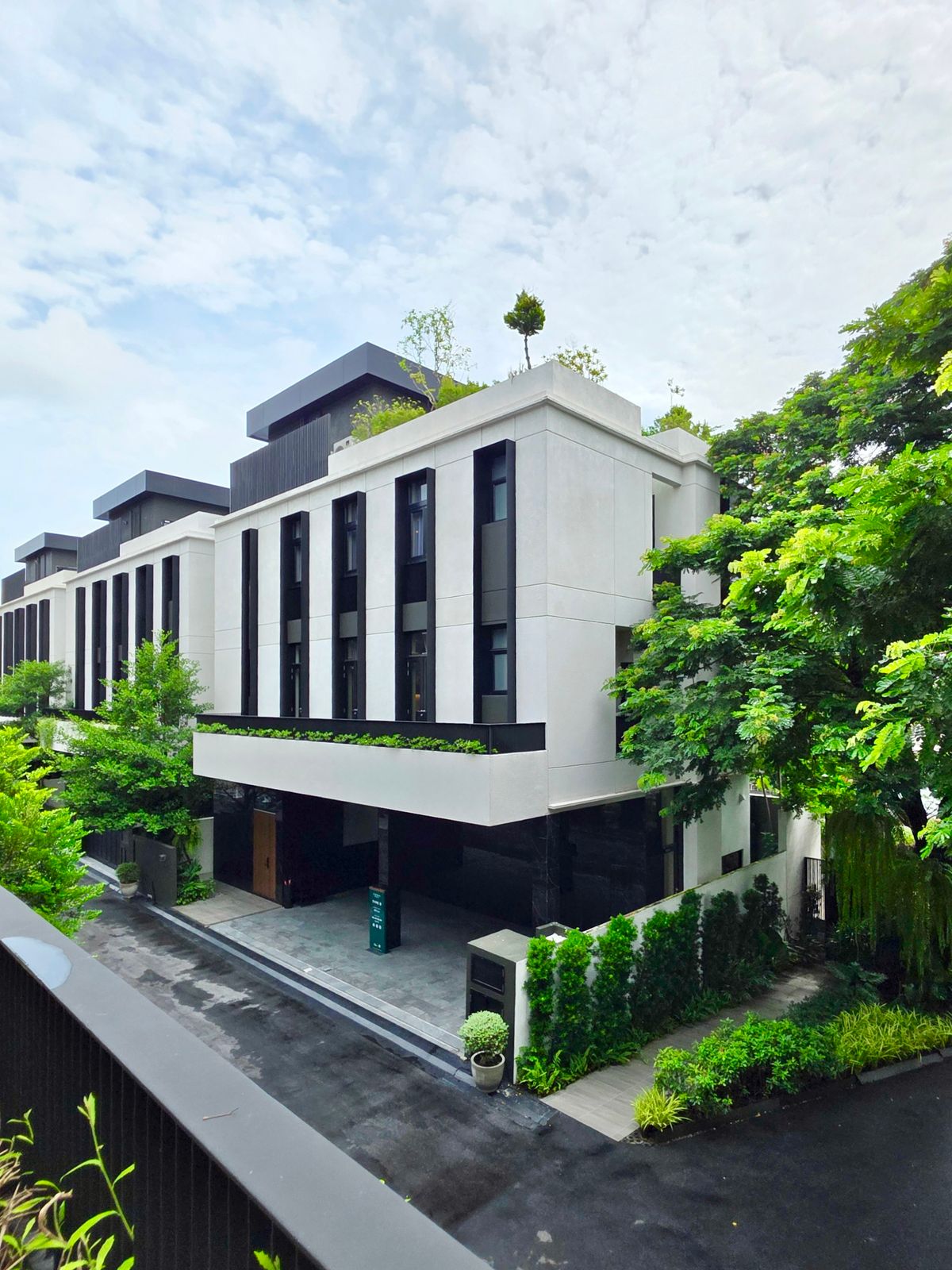 🏛️Arna Rama 9🔥บ้านเดี่ยวหรู 3 ชั้น ขนาด 611 ตร.ม. 56 ตร.ว. | 4 ห้องนอน 5 ห้องน้ำ 4 ที่จอด เริ่ม 45.9 MB ติดต่อนัดชม Tel.0922635410 (เอิร์ธ) 🏛️Arna Rama 9🔥บ้านเดี่ยวหรู 3 ชั้น ขนาด 611 ตร.ม. 56 ตร.ว. | 4 ห้องนอน 5 ห้องน้ำ 4 ที่จอด เริ่ม 45.9 MB ติดต่อนัดชม Tel.0922635410 (เอิร์ธ)