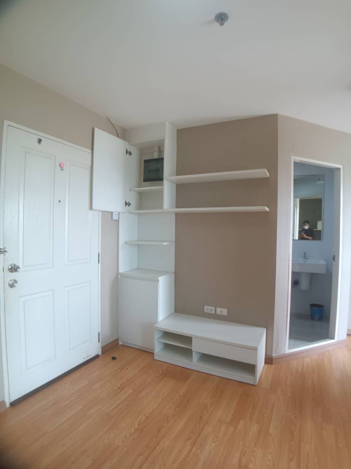 Condo next to the main road, Borommaratchachonnani Rd. 2.9 km from MRT