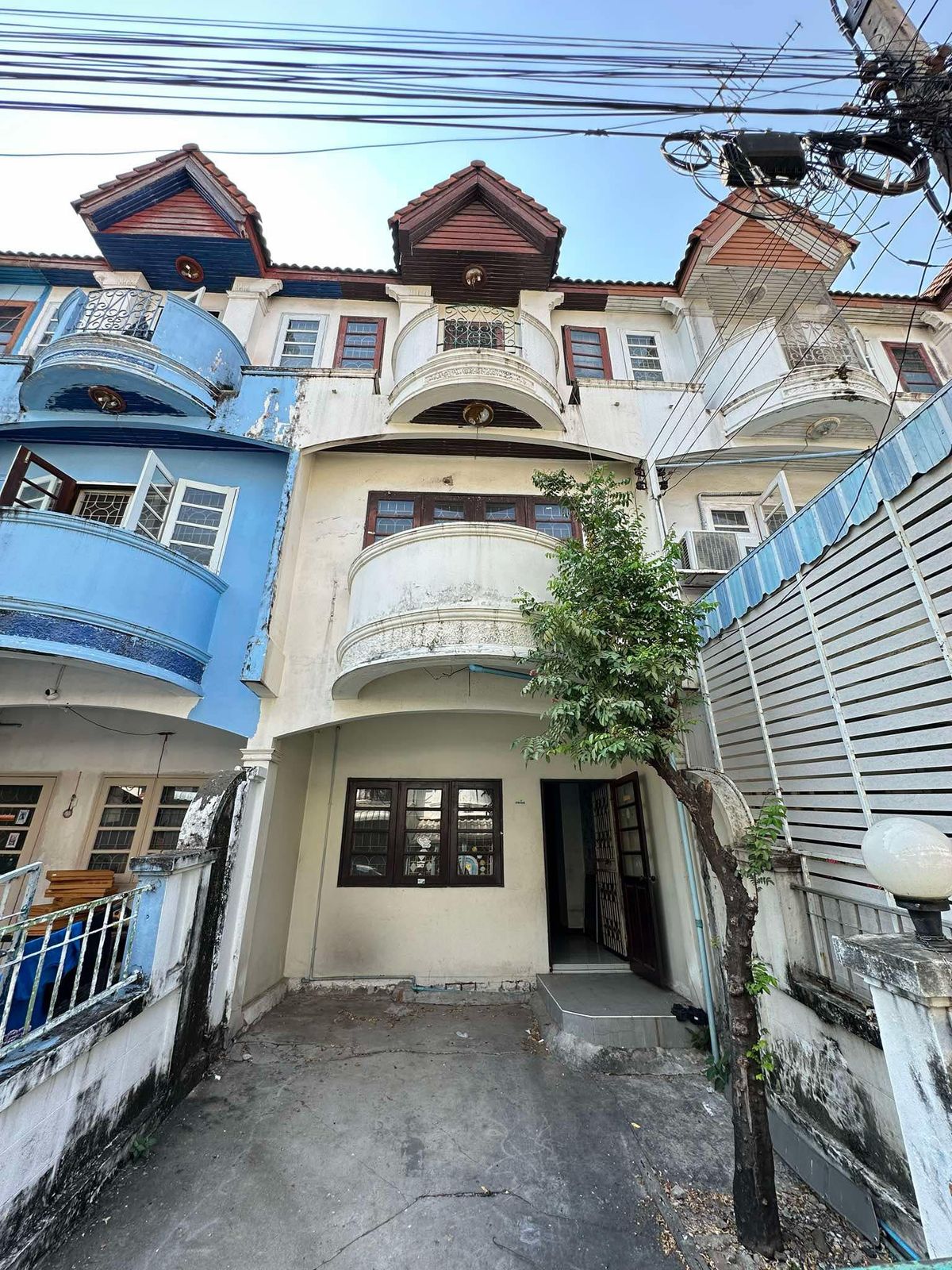 ทาวน์เฮาส์ หมู่บ้านพงษ์ศิริชัย 1 ถ. เพชรเกษม ต. อ้อมน้อย อ.กระทุ่มแบน จ.สมุทรสาคร ทาวน์เฮาส์ หมู่บ้านพงษ์ศิริชัย 1 ถ. เพชรเกษม ต. อ้อมน้อย อ.กระทุ่มแบน จ.สมุทรสาคร