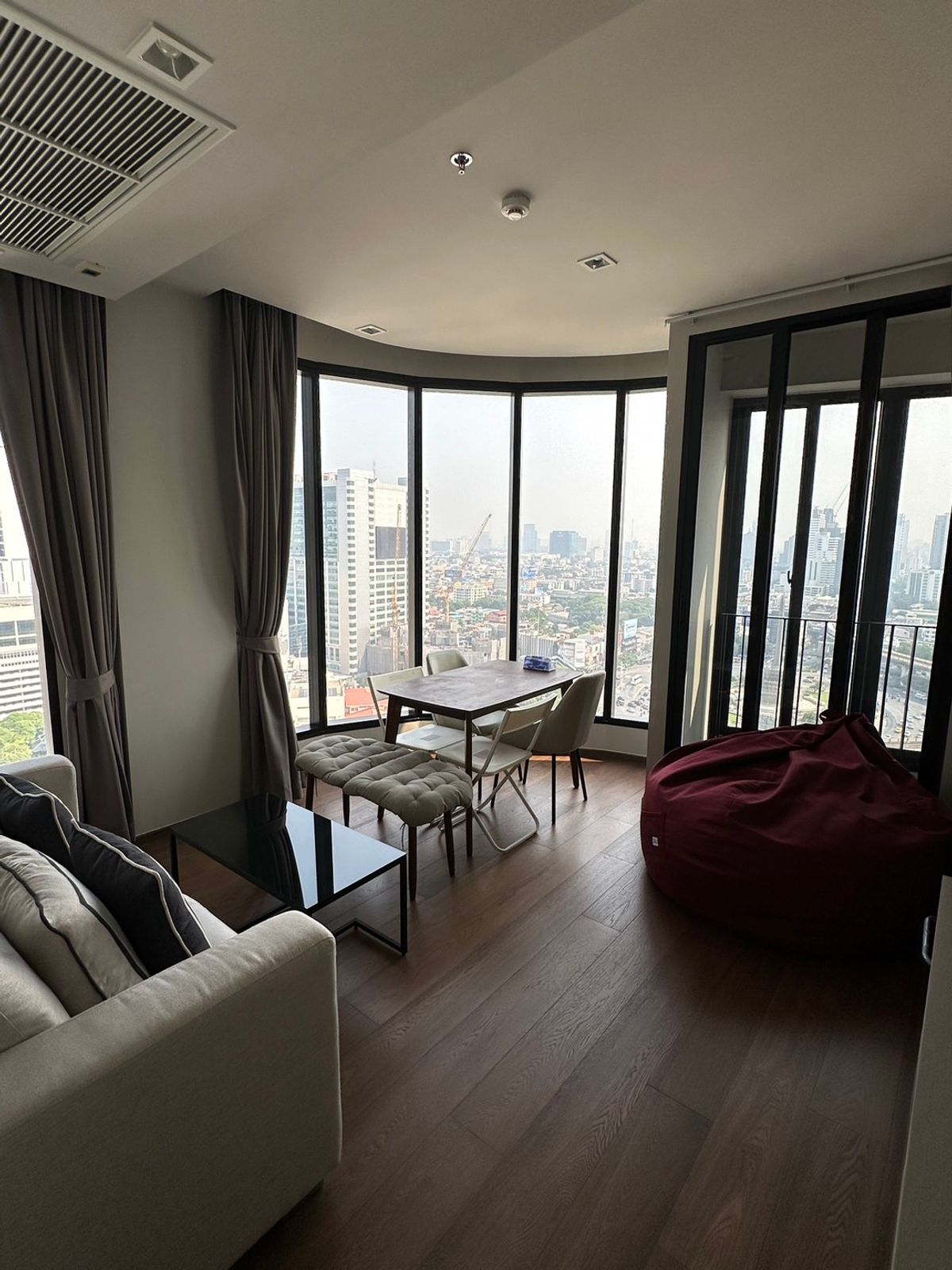 Down payment for Ideo Q victory, 2br, 47 sqm. Full Furnished, 24th floor*There is a blue garden Beautiful view, never rented or in Down payment for Ideo Q victory, 2br, 47 sqm. Full Furnished, 24th floor*There is a blue garden Beautiful view, never rented or in