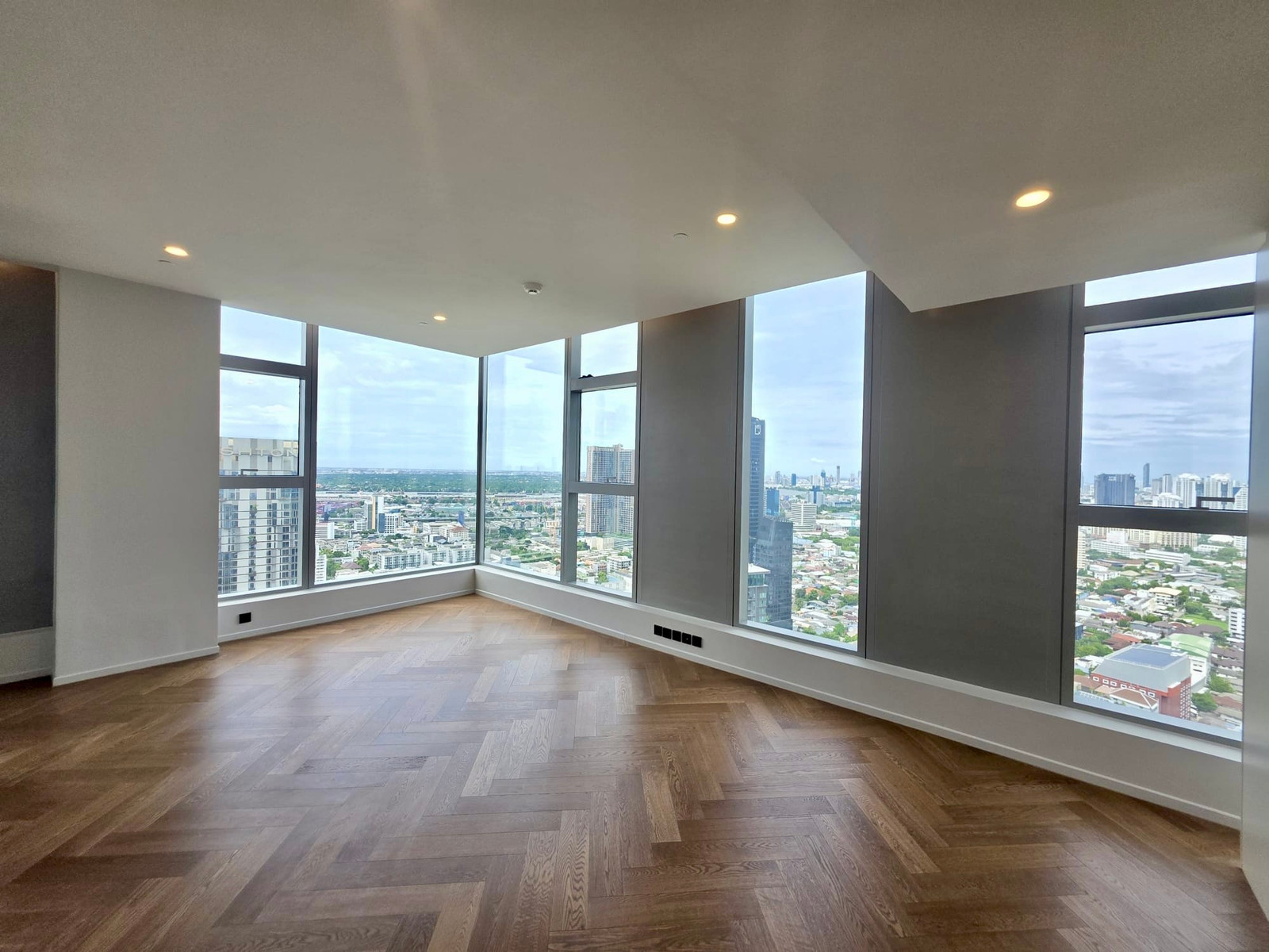 The Residence 38 Penthouse: 5BED 5BATH + Maid 464SQM. 244,310,000 AM: 0656199198 The Residence 38 Penthouse: 5BED 5BATH + Maid 464SQM. 244,310,000 AM: 0656199198