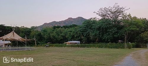 📢👇 Rare Opportunity! Prime Land for Sale on Thanarat Road, Khao YaiEnjoy fresh, clean air all year round in one of Khao Yai’s most sought-after locations. Perfect for developing a hotel, resort, condominium, or retail project. Plots are available for s