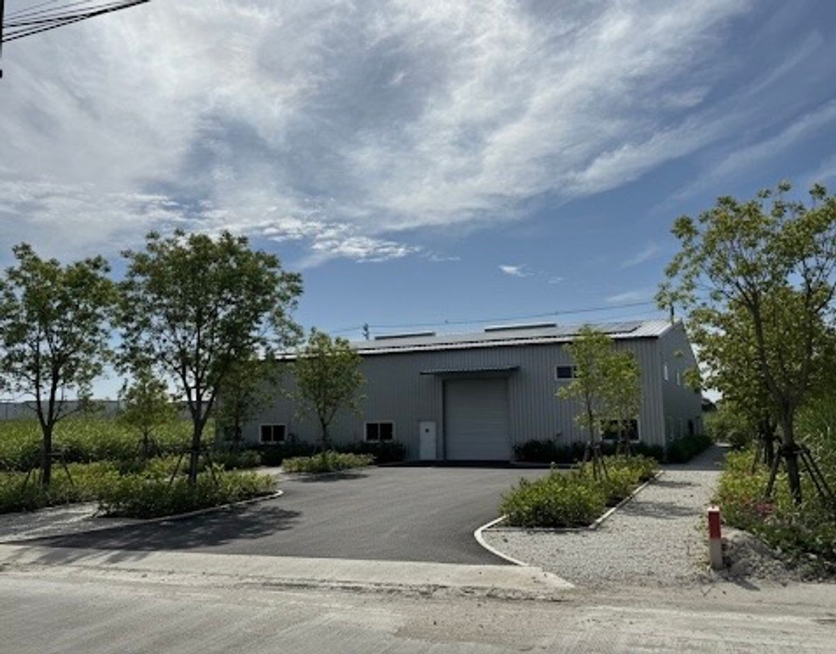 Warehouse does not flood the car, does not stick to the warehouse, factory on the land, 100 square wah, wide page near the airport, the University of Motorway Hospital, electric train near the new cut road, Bangkok New expressway entrance Community Mall I