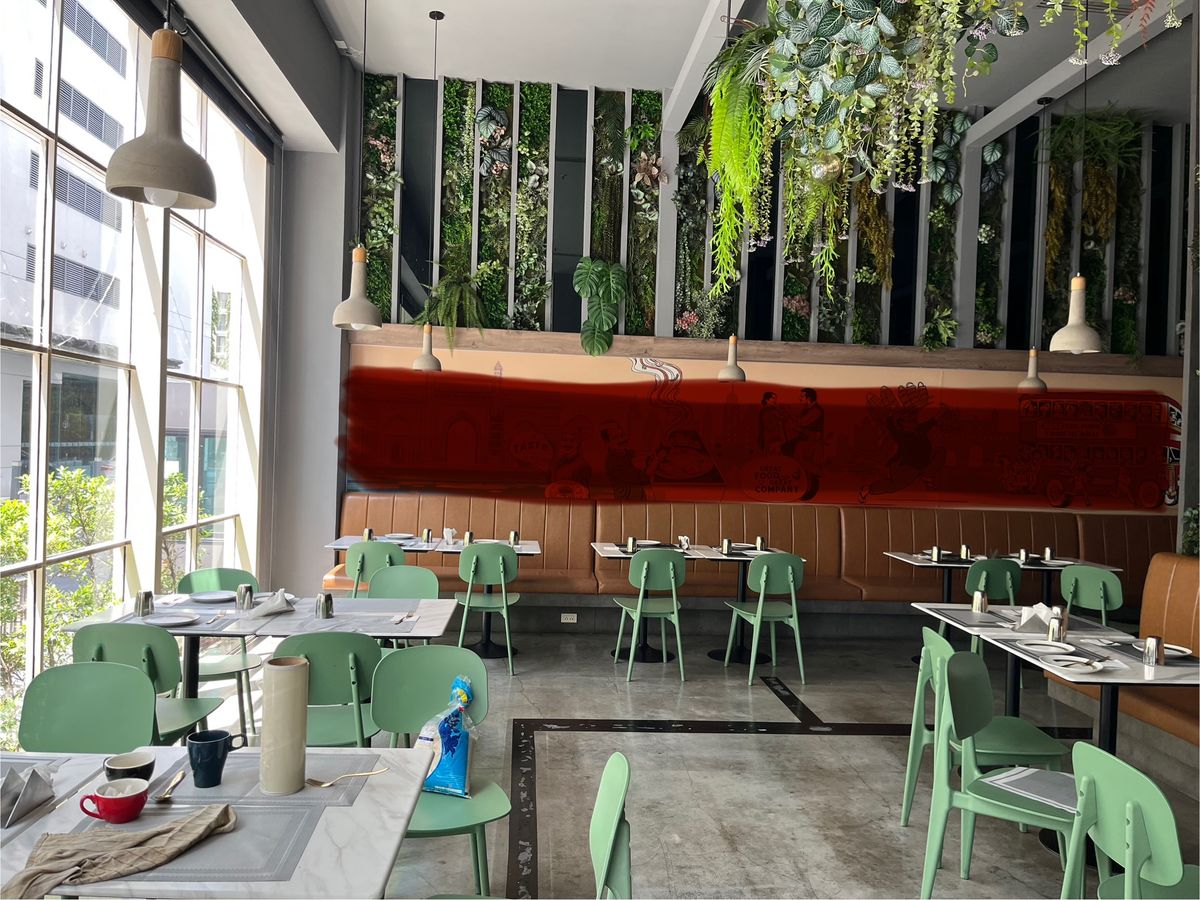 The restaurant area is decorated with furniture and equipment. There is an ensuite bathroom and parking. The restaurant area is decorated with furniture and equipment. There is an ensuite bathroom and parking.