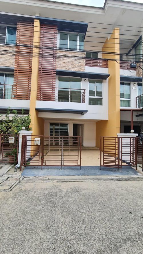 The best location, selling townhome Plus City Park Ngamwongwan 25 houses ready