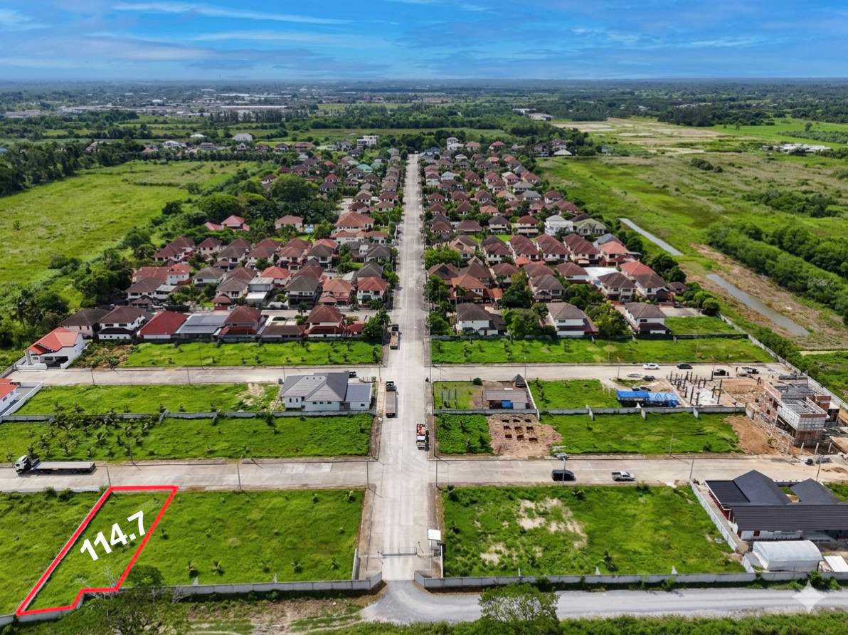 Land for sale in Nakhon Si Thammarat Siam Nakorn Thani Village 70.2 sq.wah, complete electricity road Land for sale in Nakhon Si Thammarat Siam Nakorn Thani Village 70.2 sq.wah, complete electricity road