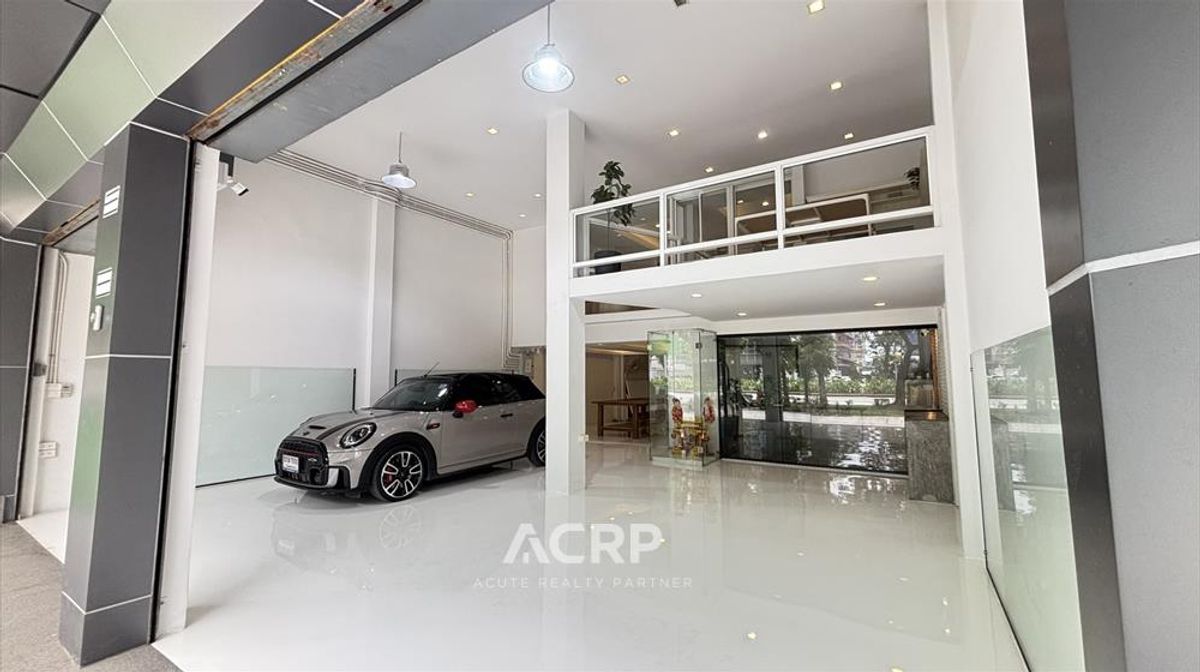 Shophouse for sale on Phetkasem 81, 4.5-story building fully furnished and decorated