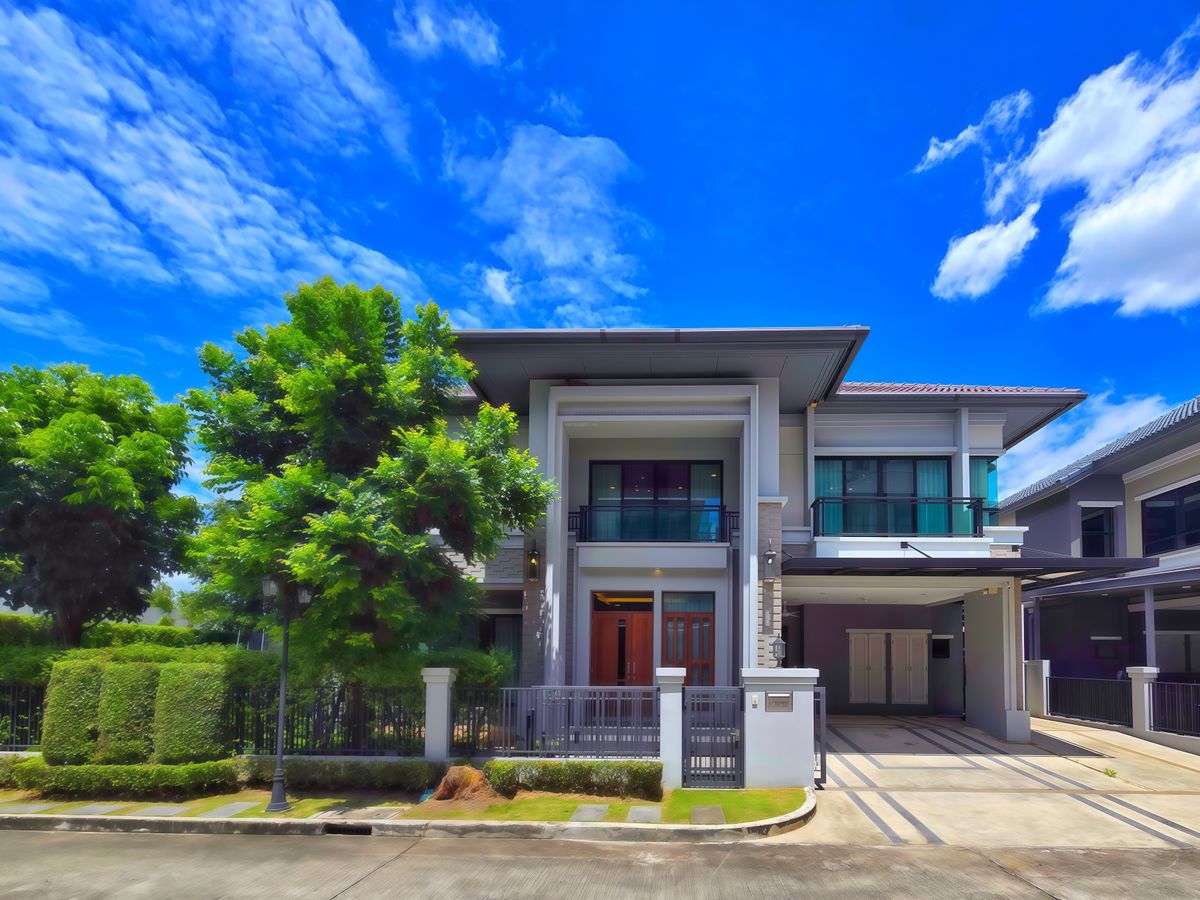 ขายด่วน ม.แกรนด์บางกอก บูเลอวาร์ด สาทร บ้านแปลงมุม สภาพดี 101.3 ตรว. 348 ตรม. สนามหญ้ากว้าง พร้อมเข้าอยู่ ขายด่วน ม.แกรนด์บางกอก บูเลอวาร์ด สาทร บ้านแปลงมุม สภาพดี 101.3 ตรว. 348 ตรม. สนามหญ้ากว้าง พร้อมเข้าอยู่