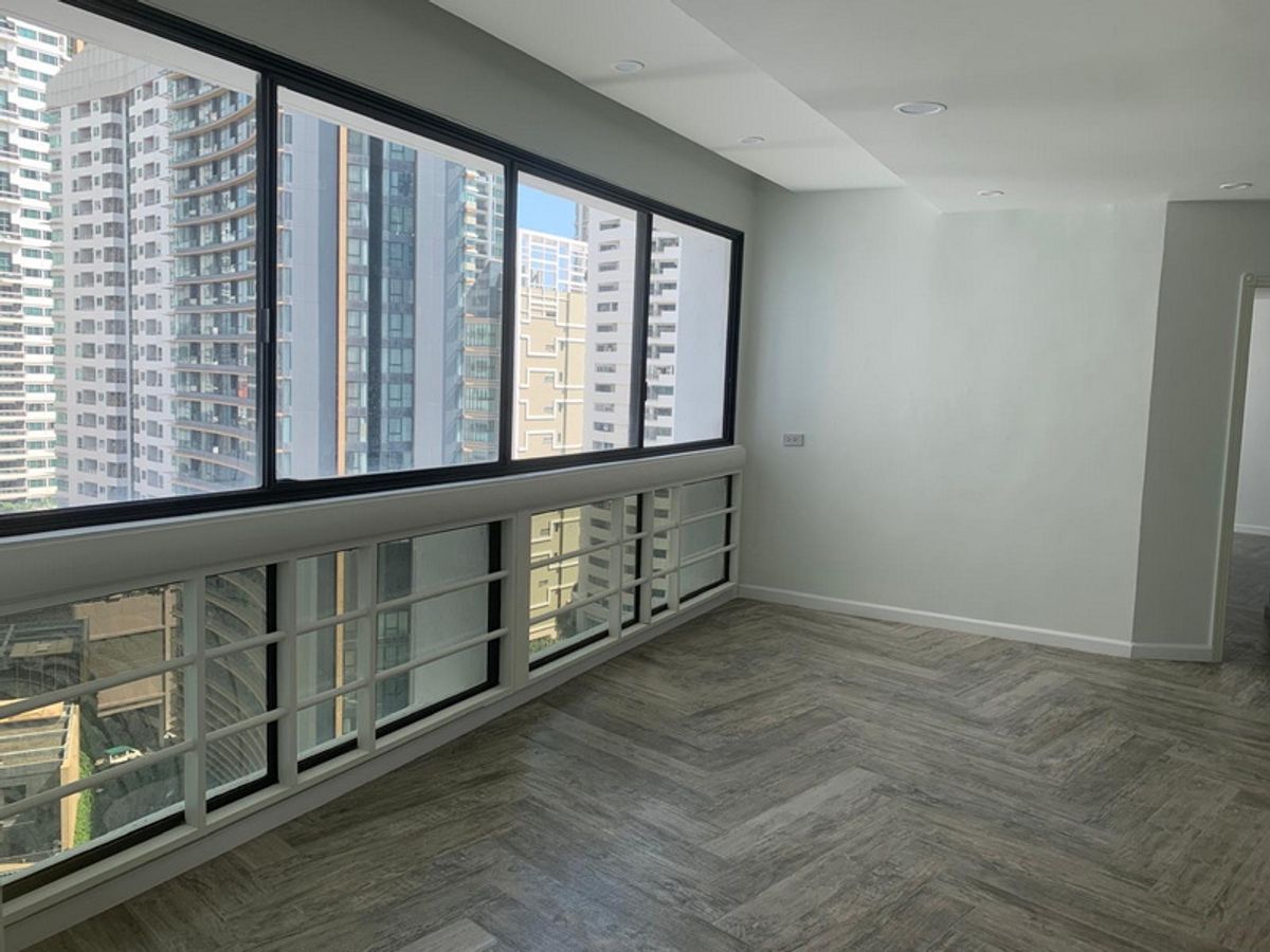 For Sale 3 bedroom condo, 260 sqm.,high floor@ Phrom Phong area For Sale 3 bedroom condo, 260 sqm.,high floor@ Phrom Phong area