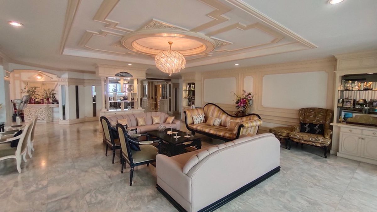 Large condo for Sale, 420 sqm., 4 bedrooms, @Sukhumvit 11