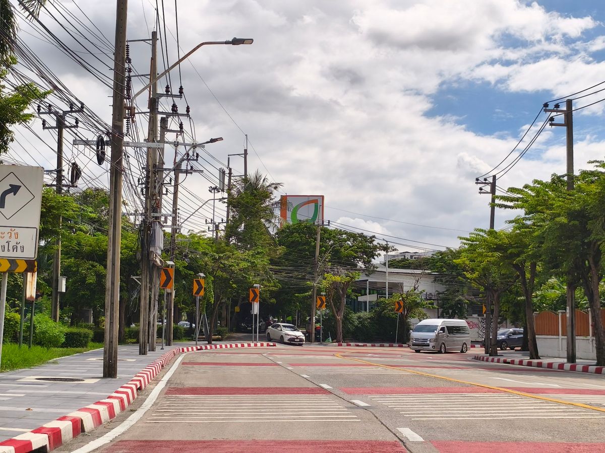 ขายที่ดินเปล่าในหมู่บ้าน เพอร์เฟค มาสเตอร์พีซ เอกมัย – รามอินทรา ติดถ.สุคนธสวัสดิ์ เลียบด่วน เอกมัย รามอินทรา ขนาด 176 ตารางวา แปลงมุม ติดถนน 2 ด้าน ความกว้างยาว 26 x 27 เมตร  ราคา 35 ล้านบาท ( เฉลี่ย ตารางวาละ 200,000 บาท ) – รูปที่ 2