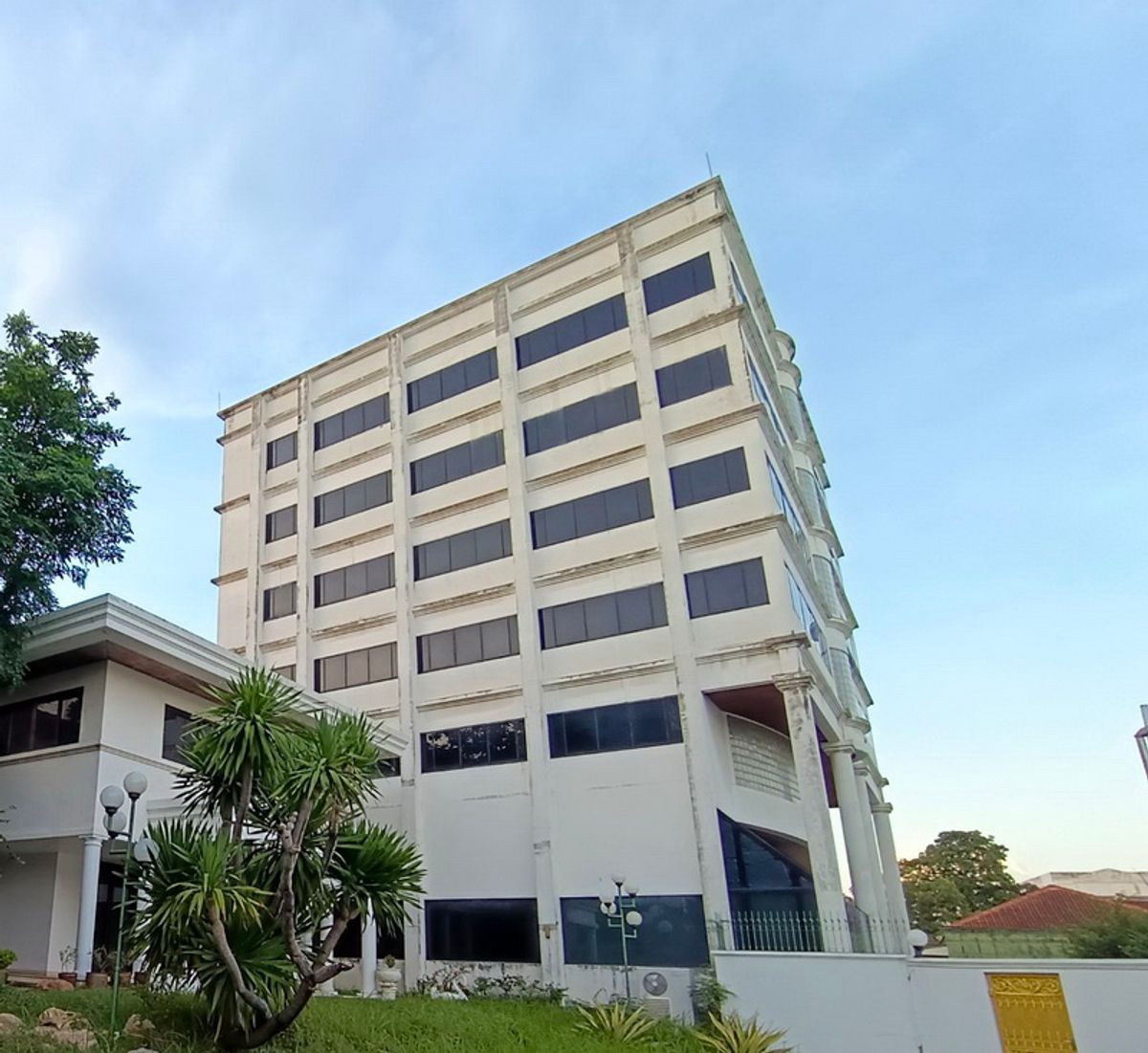 ขายที่ดิน อรุณอมรินทร์ ใกล้ รพ.ศิริราช พร้อมอาคาร 7 ชั้น สภาพดี ขนาดที่ดิน 296 ตารางวา อาคารมีพื้นที่ใช้สอย 2,200 ตารางเมตร ใกล้โครงการอาคารรักษาพยาบาลศิริราช และสถานีรถไฟฟ้าศิริราช (ใหม่) ราคาขาย 85 ล้านบาท ขายที่ดิน อรุณอมรินทร์ ใกล้ รพ.ศิริราช พร้อมอาคาร 7 ชั้น สภาพดี ขนาดที่ดิน 296 ตารางวา อาคารมีพื้นที่ใช้สอย 2,200 ตารางเมตร ใกล้โครงการอาคารรักษาพยาบาลศิริราช และสถานีรถไฟฟ้าศิริราช (ใหม่) ราคาขาย 85 ล้านบาท