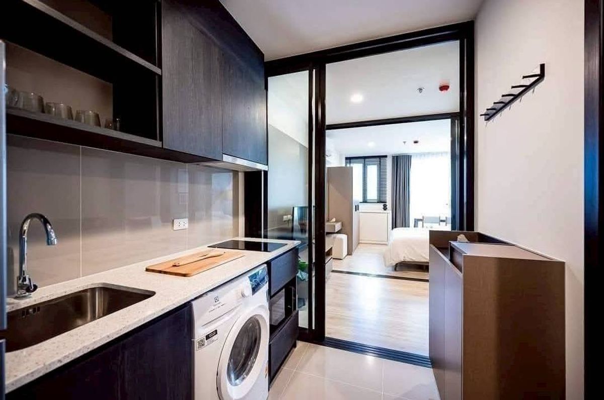  selling himself Condo attached to Huai Khwang MRT 75 meters, 27th floor, city view, not blocking the condo view from Sansiri