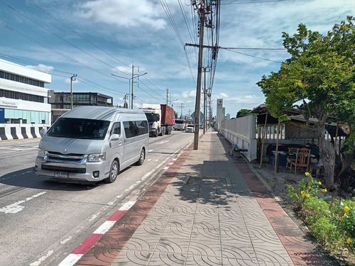 ขายที่ดิน ติดถ.ร่มเกล้า ใกล้ ถ.กรุงเทพกรีฑา ตัดใหม่ (ศรีนครินทร์-ร่มเกล้า) ขนาด 20 ไร่ หน้ากว้างติดถ.ร่มเกล้า 41 เมตร ลึก 767 เมตร ผังเมืองสีเหลือง ราคา 55,000 บาท/ตารางวา ราคารวม 440 ล้านบาท
