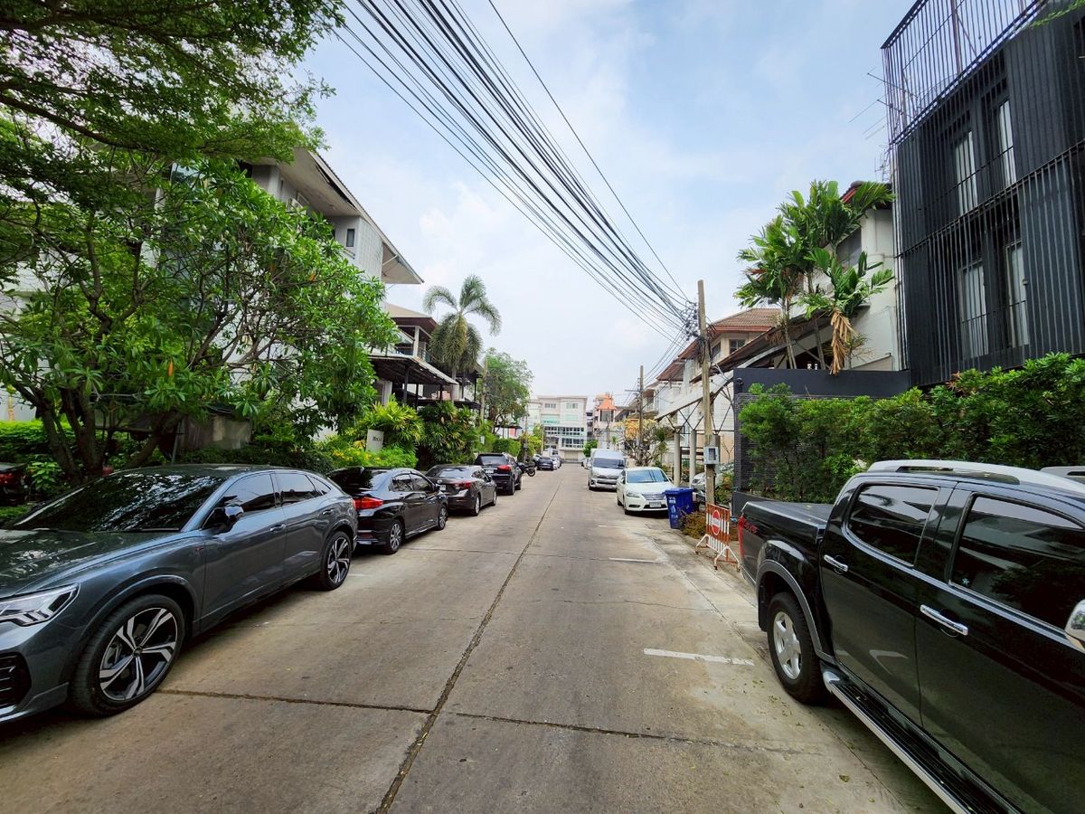 ขายด่วน! อาคารสำนักงาน 4 ชั้น ทำเลทองใจกลางทาวน์อินทาวน์ ซอย 5 เนื้อที่ 131.4 ตร.ว. พื้นที่ใช้สอยอลังการกว่า 1,600 ตร.ม. ตกแต่งสวยพร้อมใช้งาน สไตล์ Modern Loft ที่จอดรถเยอะหายากในย่านนี้ เหมาะสำหรับ Production House หรือ Agency เพียง 45 ล้านบาท! – รูปที่ 4