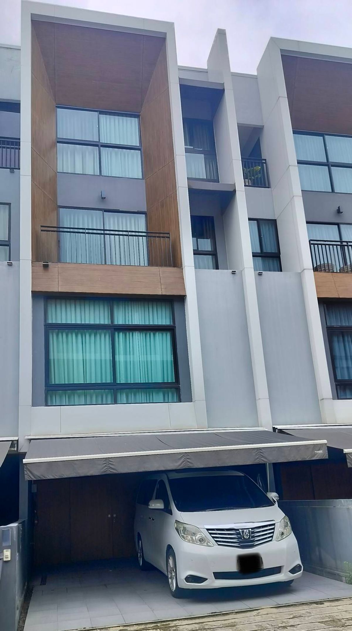 Selling a 3.5 floor townhome, Arden Ladprao 71, a special price of 500,000 baht