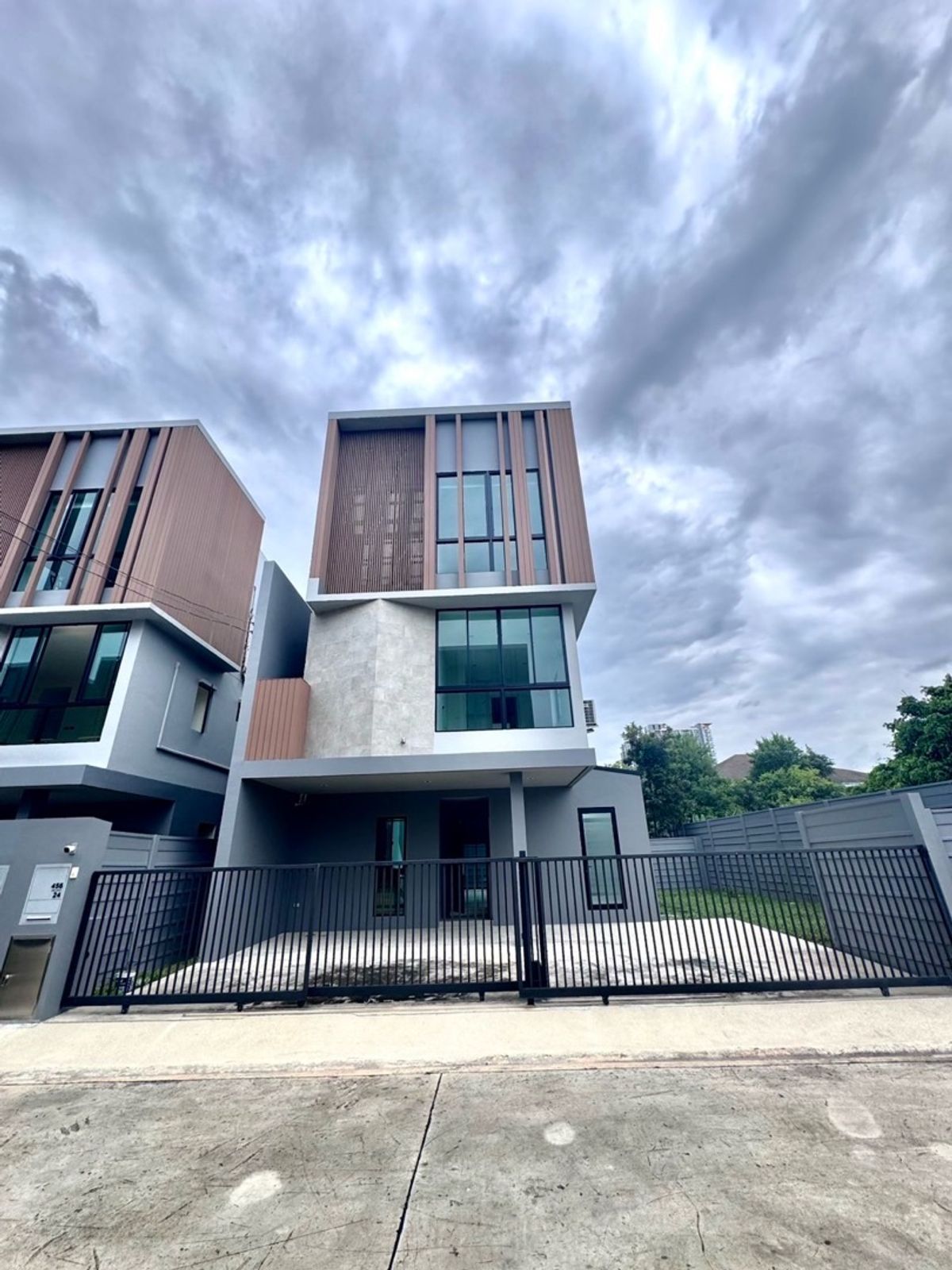 🏡ขายบ้านหรู 3 ชั้น หมู่บ้านทวี เพชรเกษม–กาญจนาภิเษกสนใจติดต่อ : 092 666 5617 (เจไดท์) 🏡ขายบ้านหรู 3 ชั้น หมู่บ้านทวี เพชรเกษม–กาญจนาภิเษกสนใจติดต่อ : 092 666 5617 (เจไดท์)