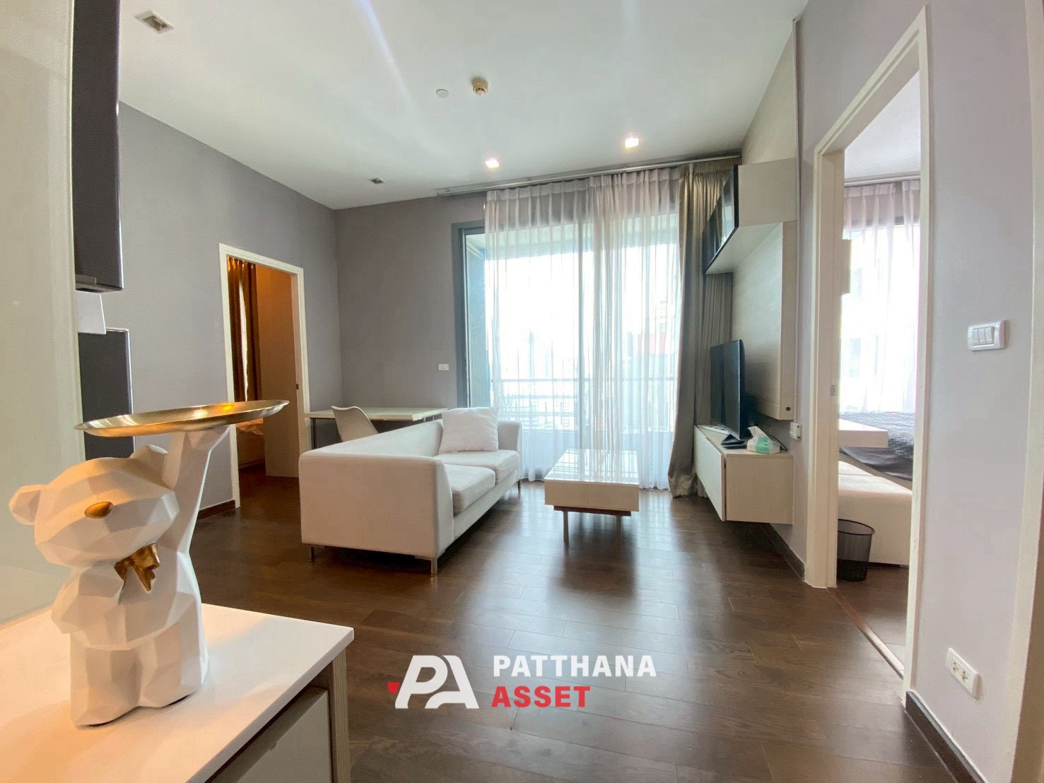 Q asoke - 2 bedrooms for rent, beautiful room, good condition, like new, attached to MRT Petchburi