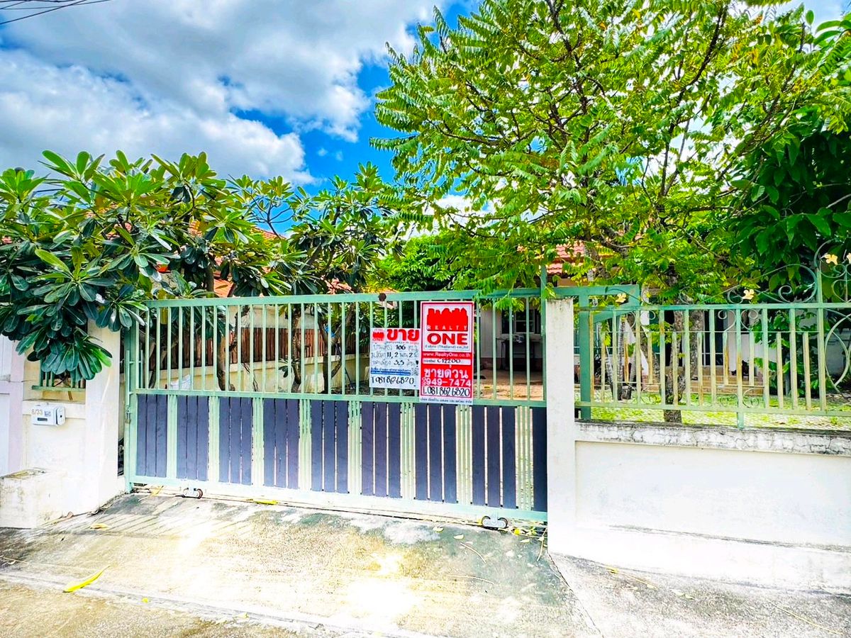 ขายถูก บ้านเดี่ยวชั้นเดียว 106 ตรว.  ม. สิริศา 11 ติดถนนบายพาสแยกกรุงเทพ-พัทยา ทล.7 มอเตอร์เวย ตะเคียนเตี้ย 