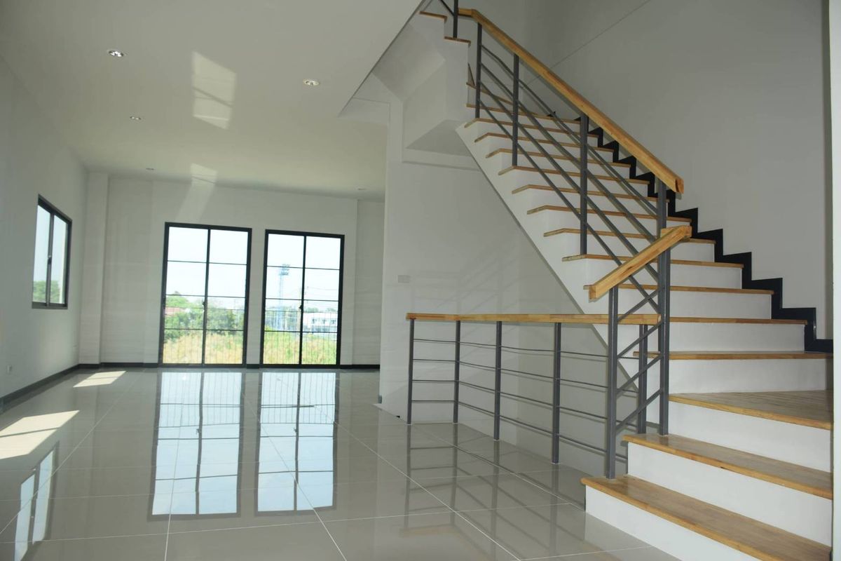 Rental of the 3.5 -story building on the main road, Khlong 4 (Khlong Luang), opposite the BG and Bangkok United Football Practice – รูปที่ 4