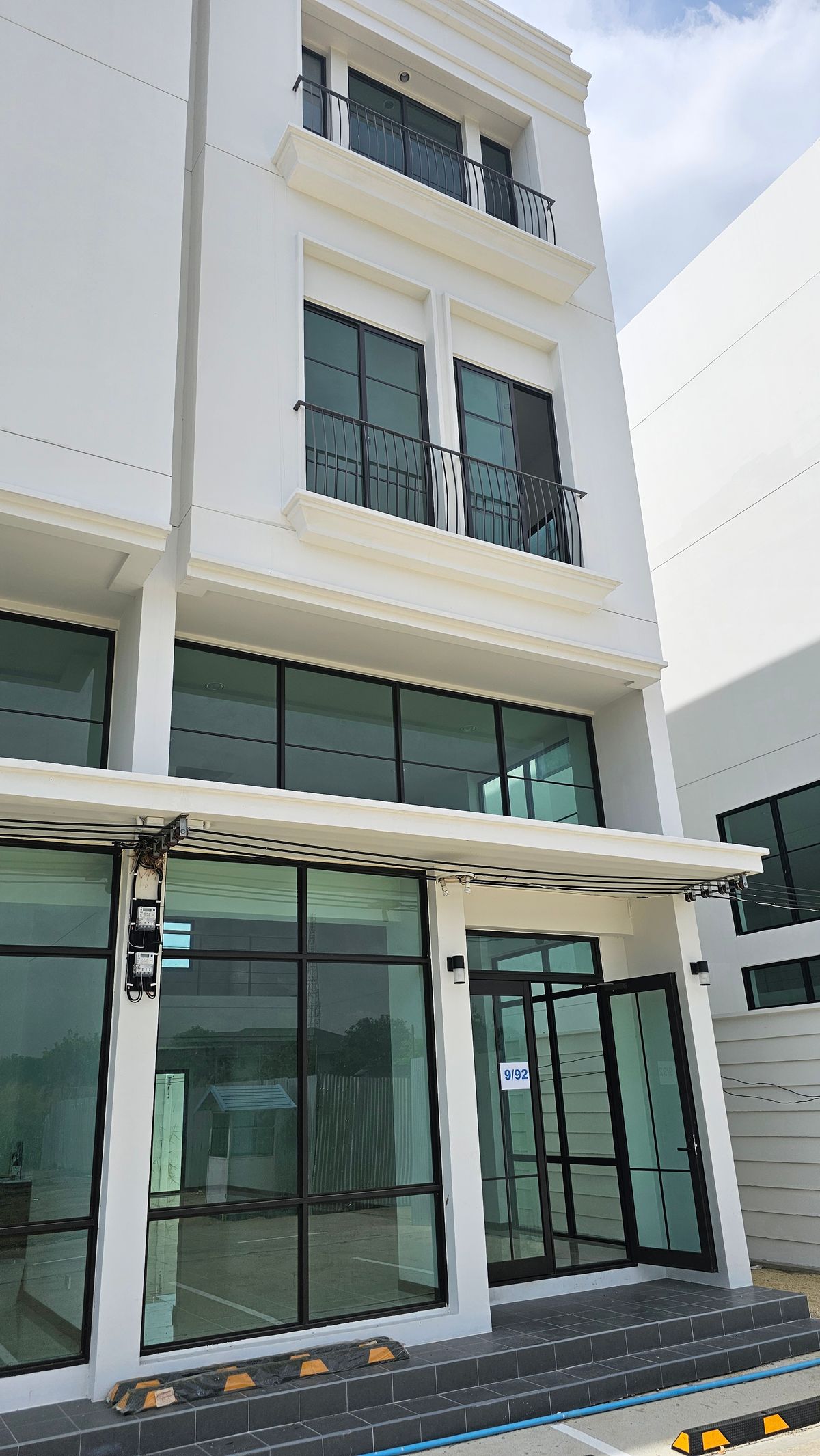 Rental of the 3.5 -story building on the main road, Khlong 4 (Khlong Luang), opposite the BG and Bangkok United Football Practice – รูปที่ 3
