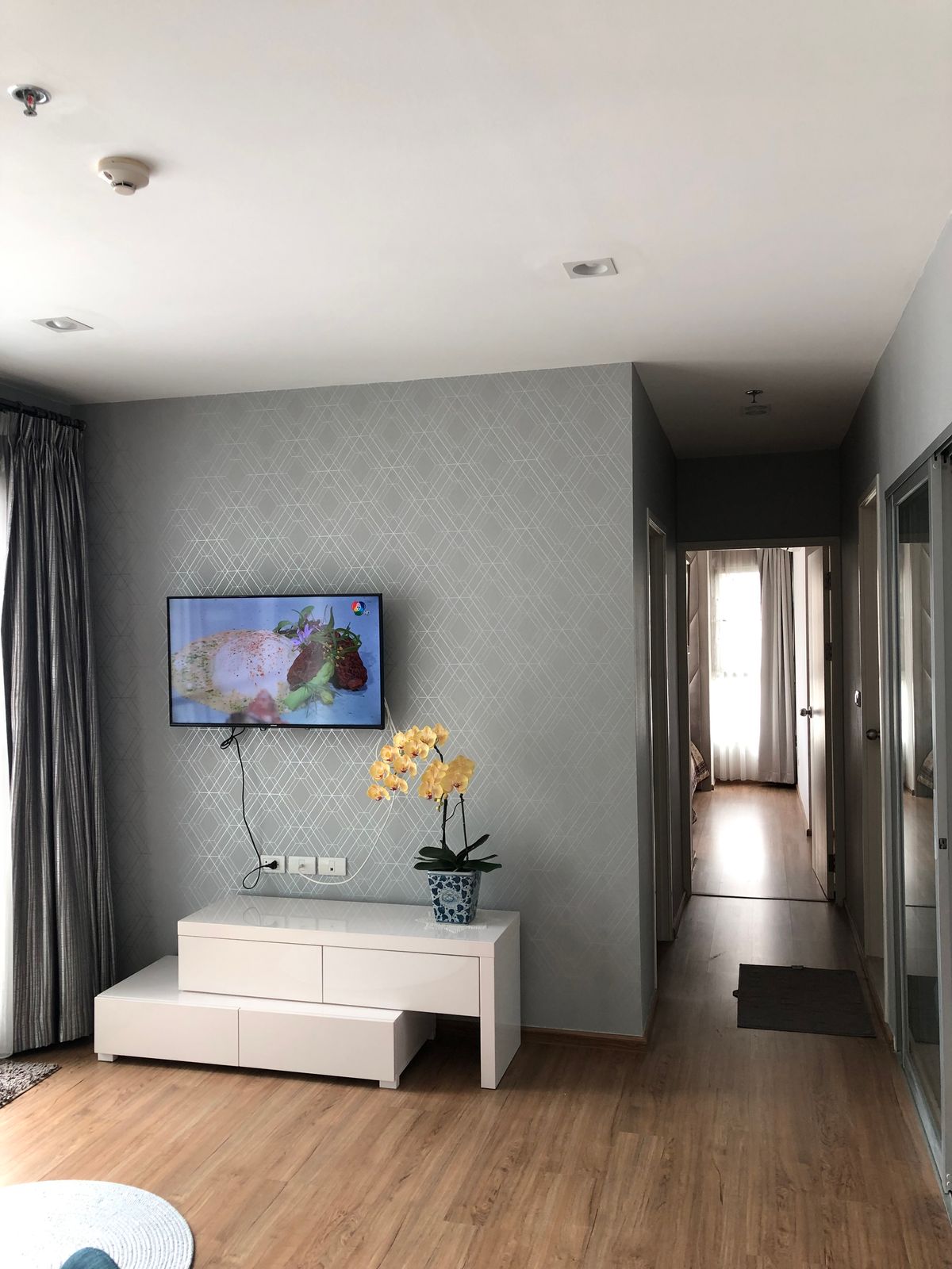 Sale or Rent Fuse Chan Sathorn Condo, 28th FL. Corner Room 2 Bedrooms 2 Bathrooms Nice Deco Sale or Rent Fuse Chan Sathorn Condo, 28th FL. Corner Room 2 Bedrooms 2 Bathrooms Nice Deco