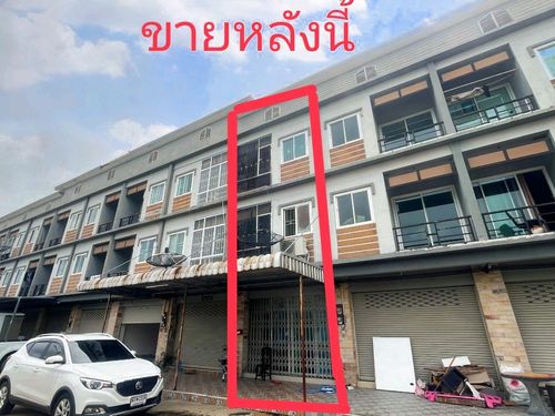 3rd floor commercial building for sale, 22 sq. Wah. Ready to stay in the Pon Por Non Project, Ban Bueng Chon Buri