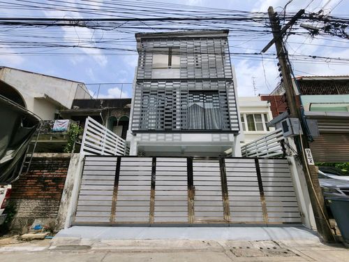 Newly Renovated Townhome, near Bangchak BTS station, only 5 minutes walk 🔥