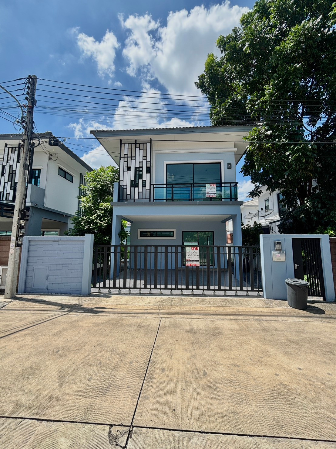 Twin house for sale in the middle of the village of Pinklao-Sai 5 Twin house for sale in the middle of the village of Pinklao-Sai 5