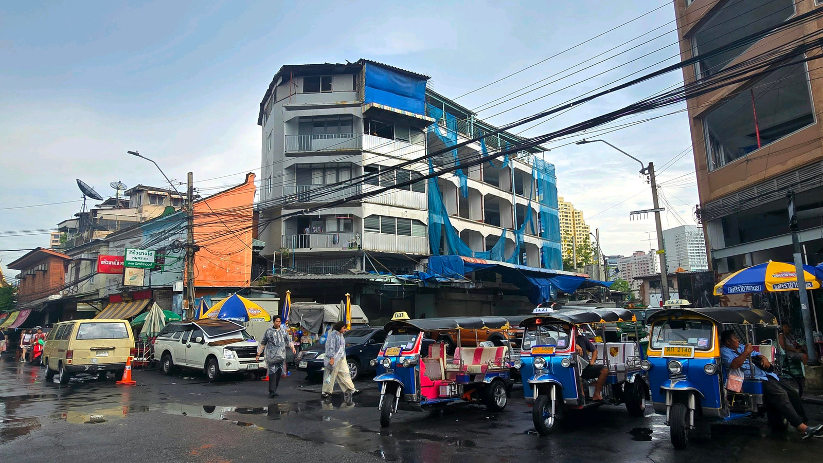 ขายด่วน ตึกแถว 6 คูหา สูง 4 ชั้น ทำเลทองเหมาะค้าขาย หัวมุมแยกถนนทรงวาด ใกล้ย่านเยาวราช ขายด่วน ตึกแถว 6 คูหา สูง 4 ชั้น ทำเลทองเหมาะค้าขาย หัวมุมแยกถนนทรงวาด ใกล้ย่านเยาวราช