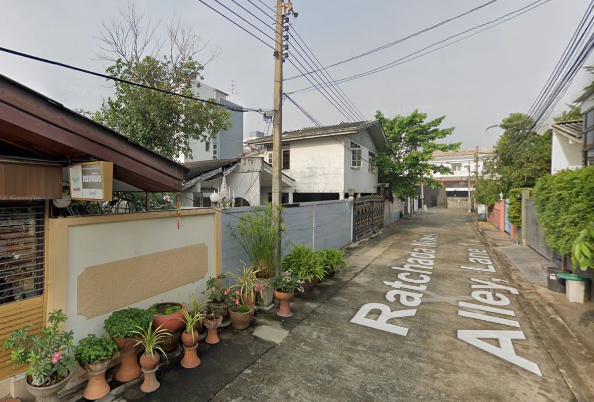 ขายที่ดินรัชดานิเวศน์1/3 ห้วยขวาง ทำเลดี สภาพแวดล้อมดี ใก้ลเมือง เดินทางเข้าเมืองได้หลายเส้นทาง ขายที่ดินรัชดานิเวศน์1/3 ห้วยขวาง ทำเลดี สภาพแวดล้อมดี ใก้ลเมือง เดินทางเข้าเมืองได้หลายเส้นทาง