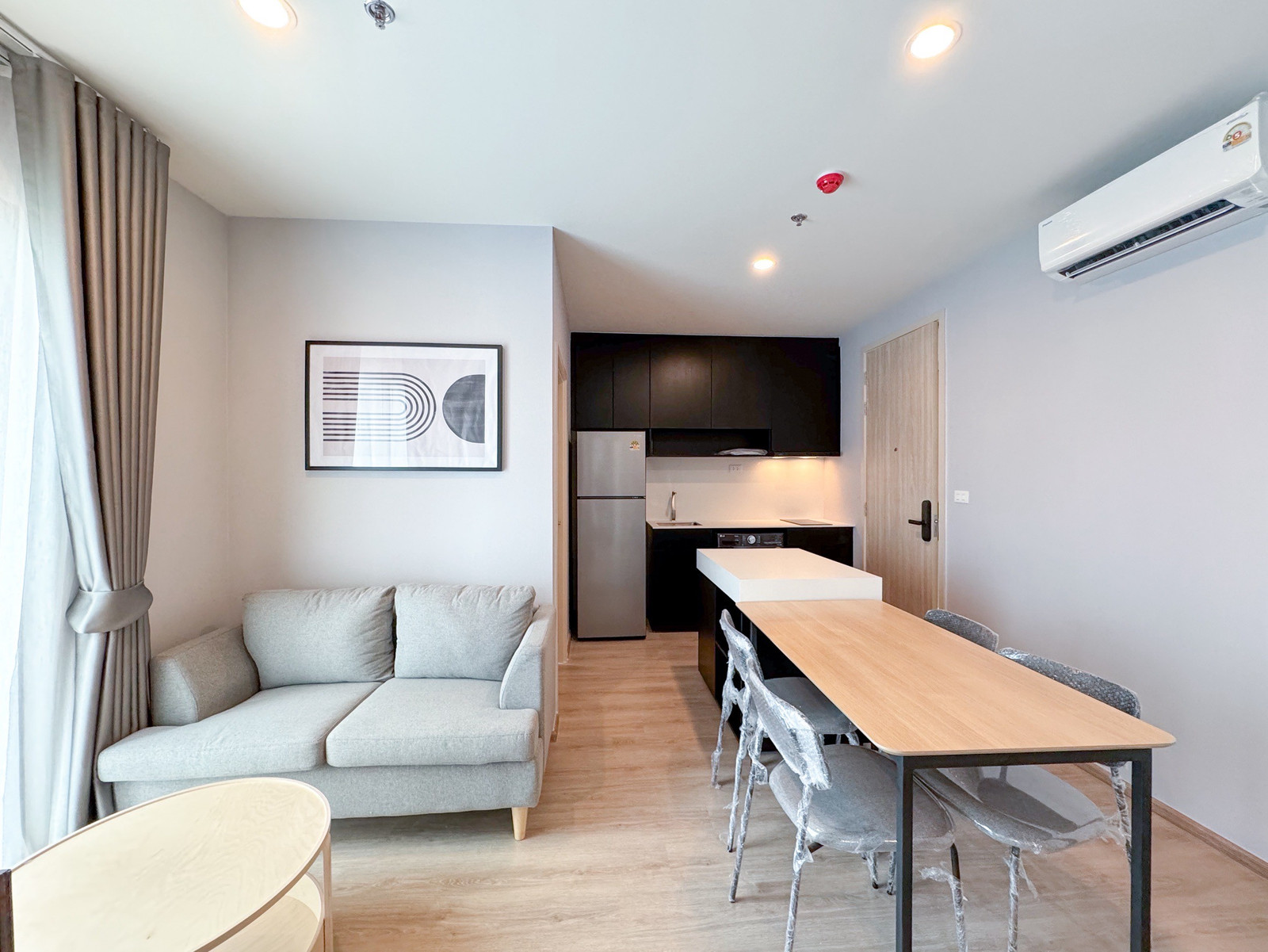 2 Bed 1 bath Fully furnished New Condo Good Location Close to MRT Phra Ram 9 220 m. @ NUE District R9 2 Bed 1 bath Fully furnished New Condo Good Location Close to MRT Phra Ram 9 220 m. @ NUE District R9